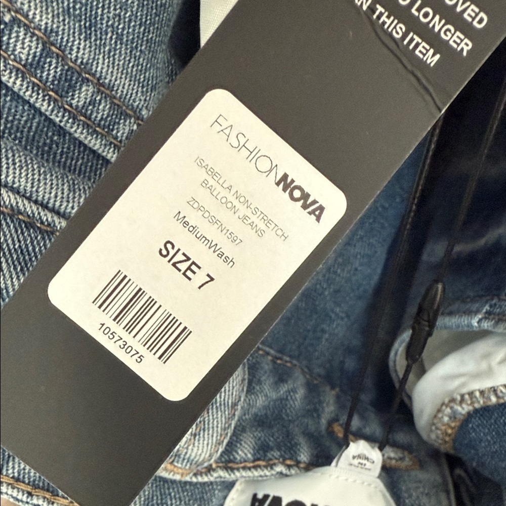 Fashion Nova Classic Blue Women's Balloom Jeans - Picture 5 of 5
